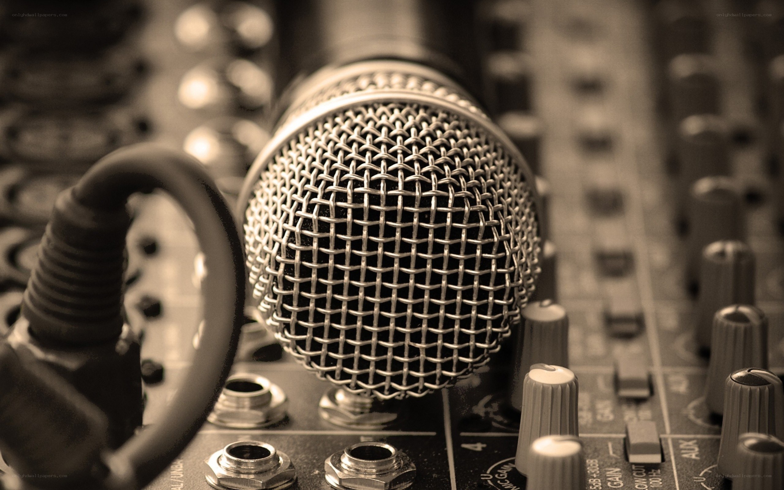 microphone on audio mixer