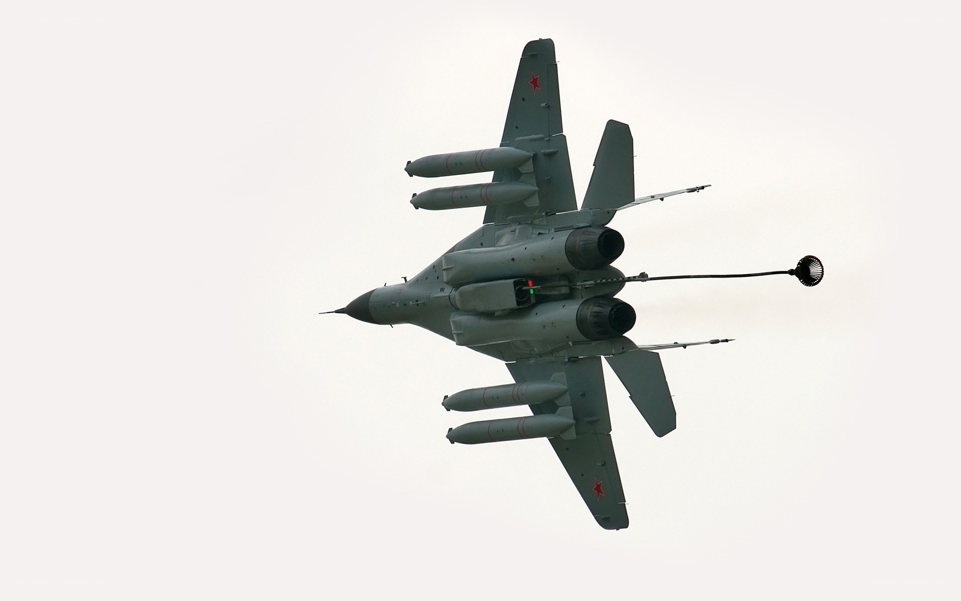MiG-29 fighter jet refueling