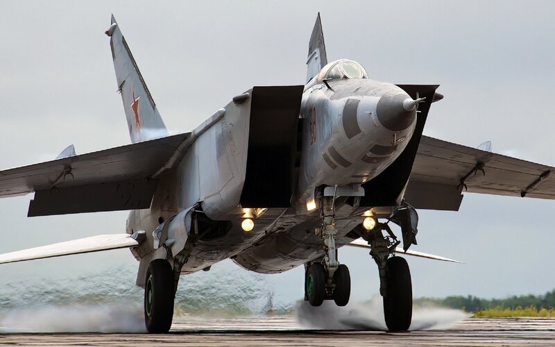 MiG-31 Fighter Jet — Gray