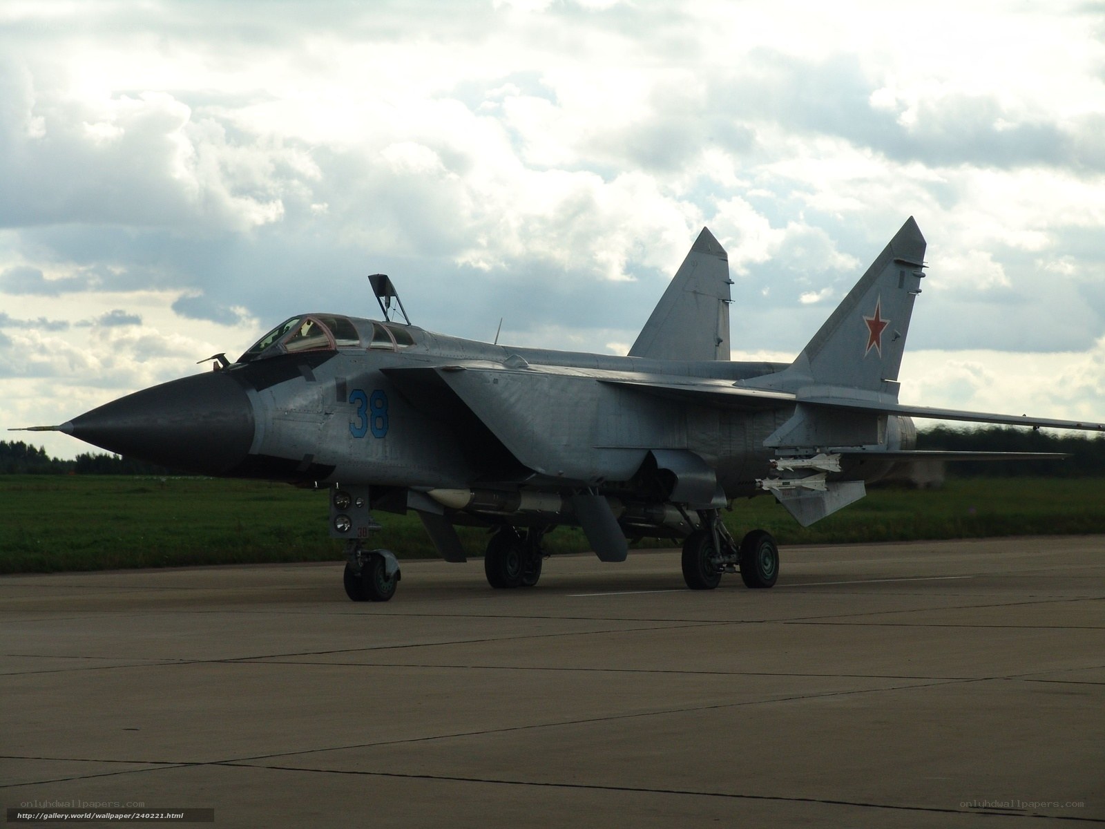 MiG-31 on the tarmac
