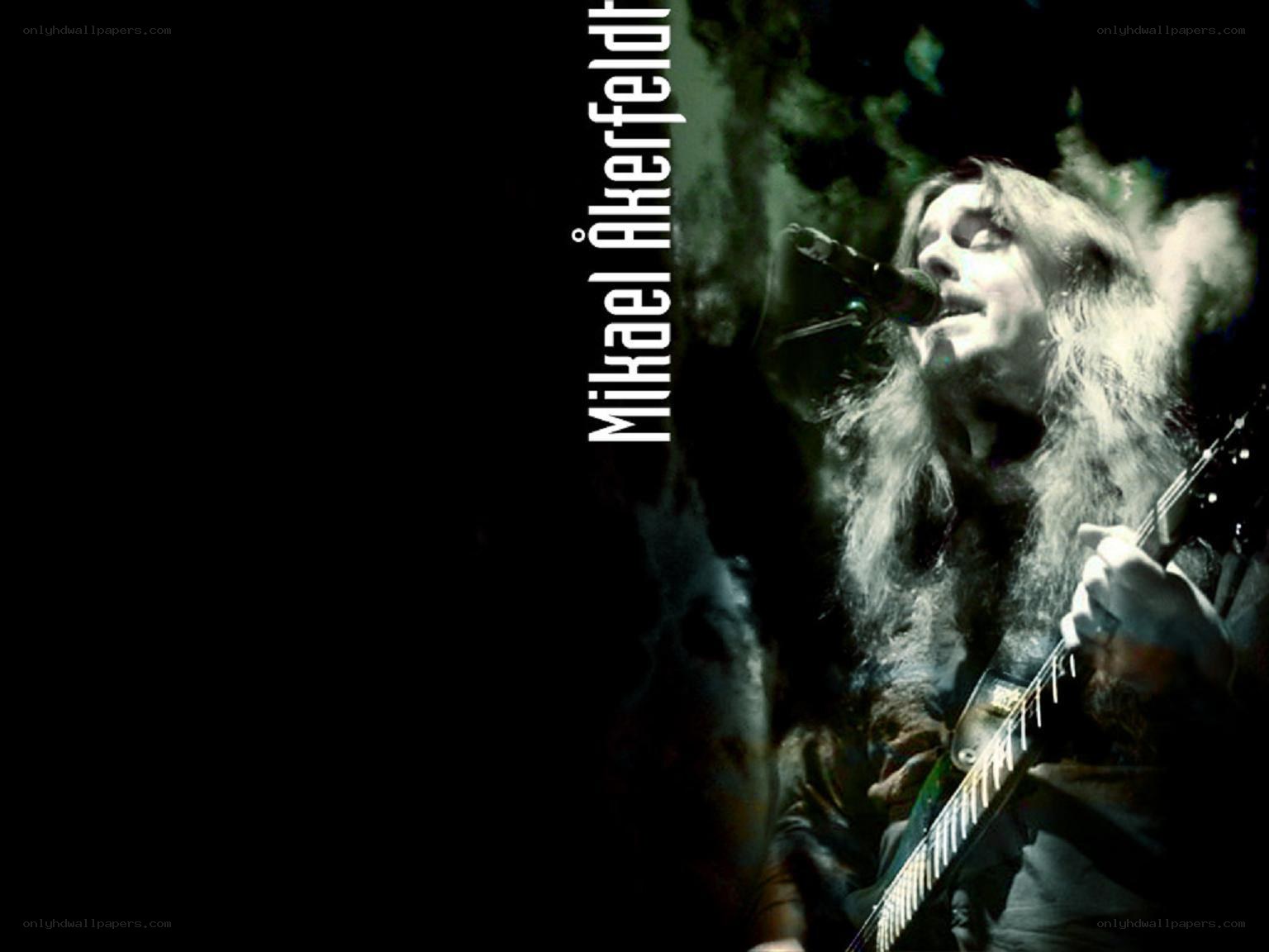 Mikael Åkerfeldt performing
