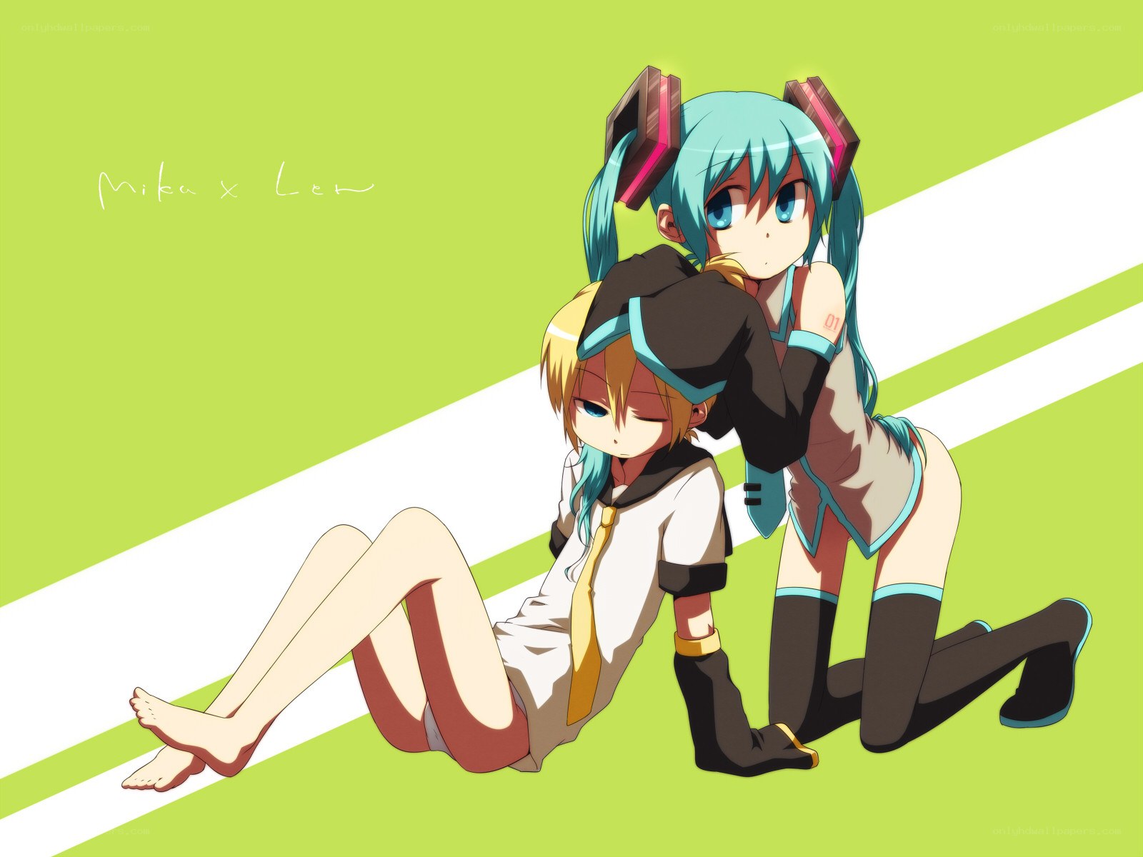 Miku and Len hugging