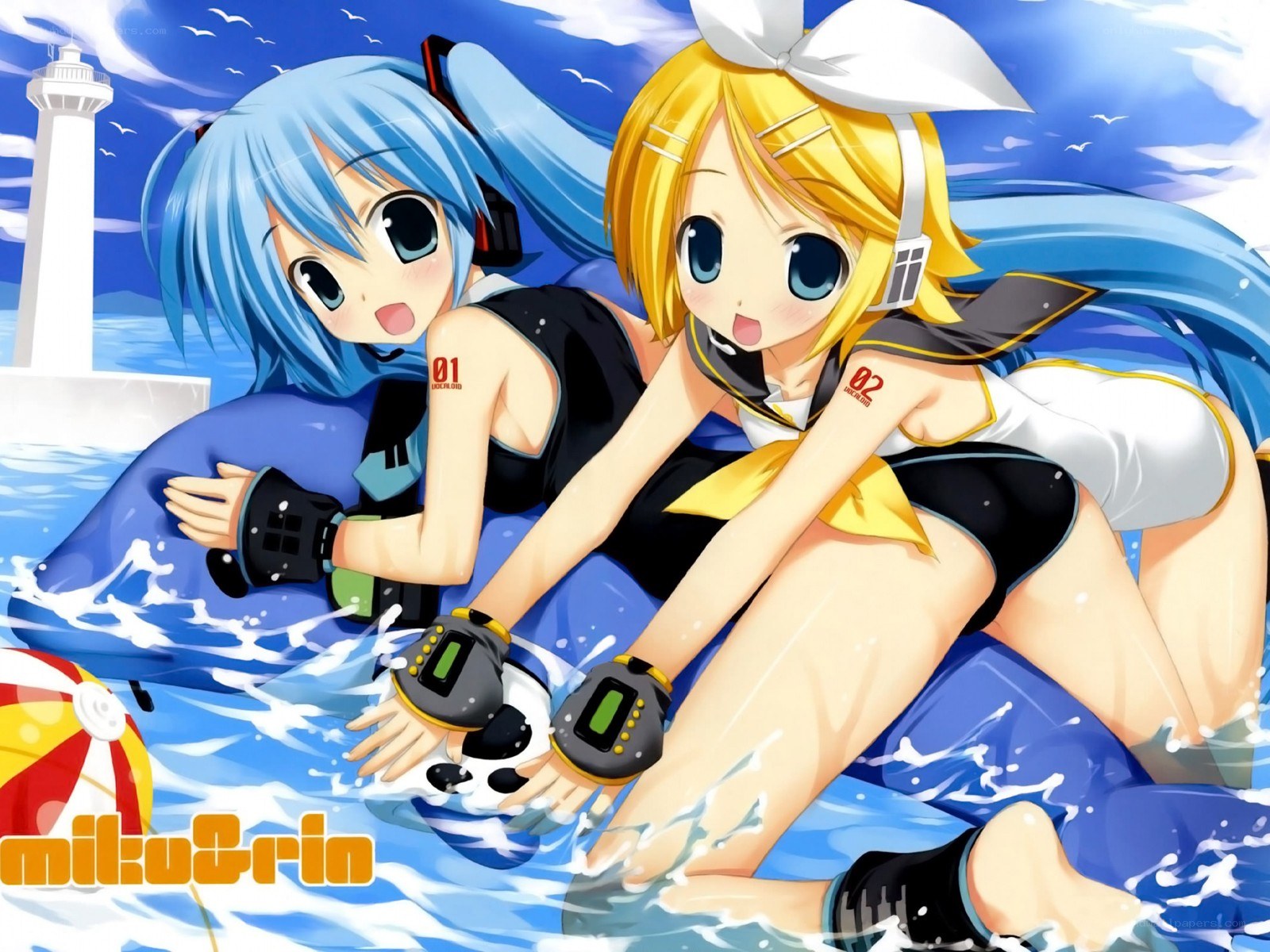 Miku and Rin at the beach