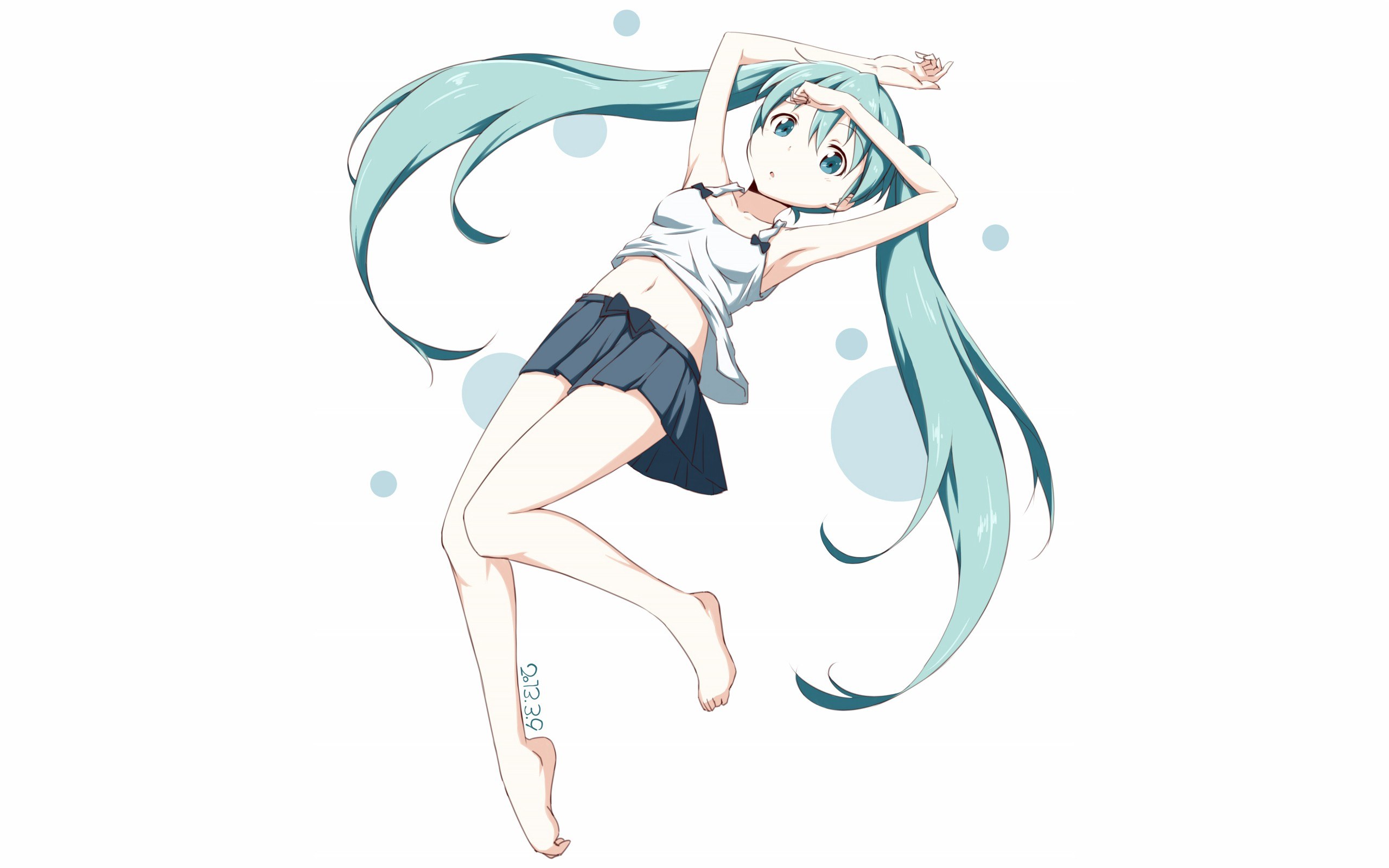 Miku dancing in school uniform
