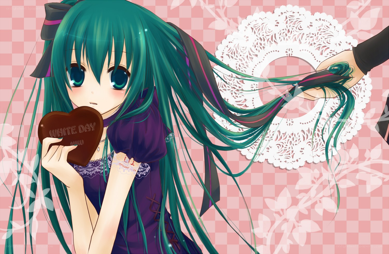 Miku holding chocolate heart