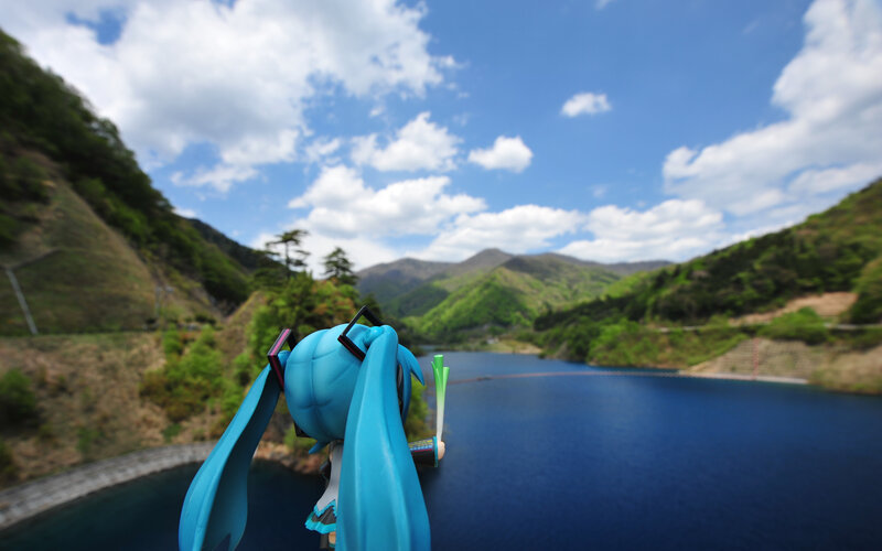 Miku overlooking a lake