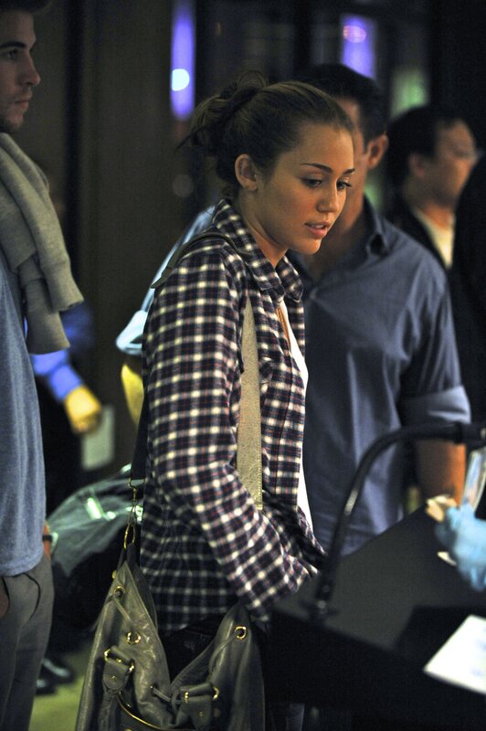 Miley Cyrus at airport
