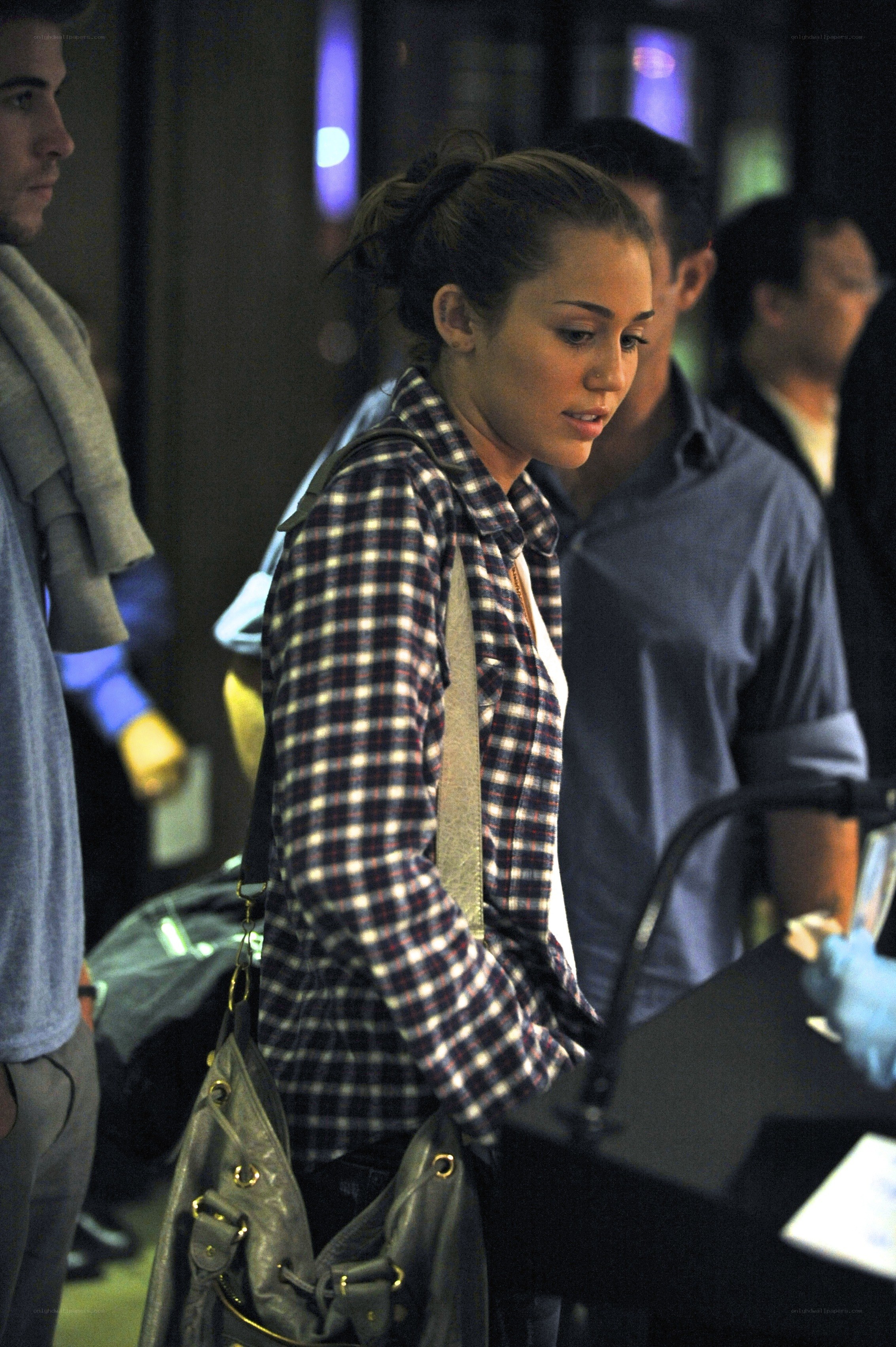 Miley Cyrus at airport