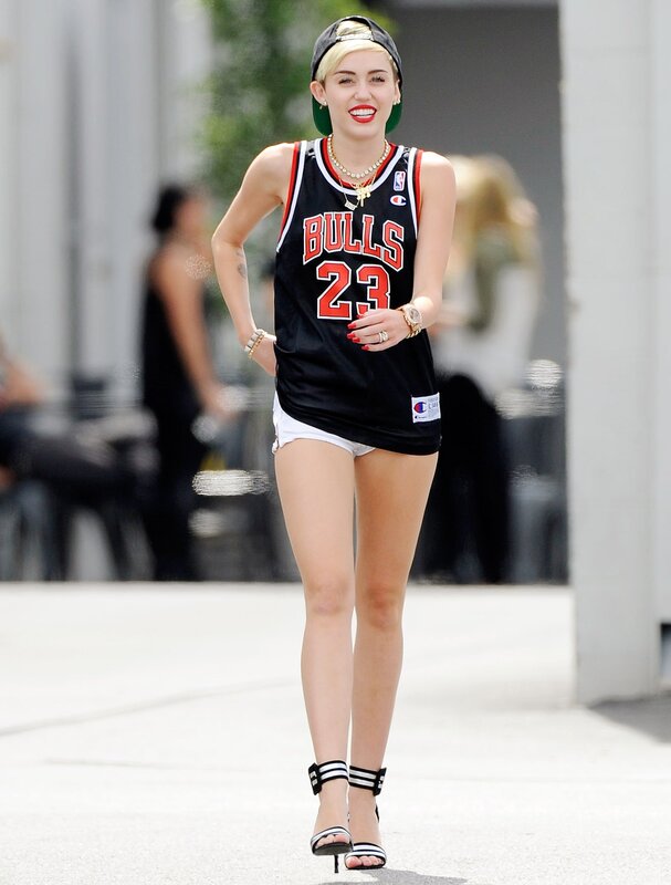 Miley Cyrus in Bulls jersey