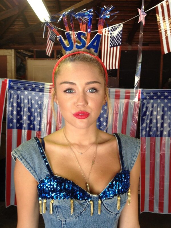 Miley Cyrus in patriotic outfit