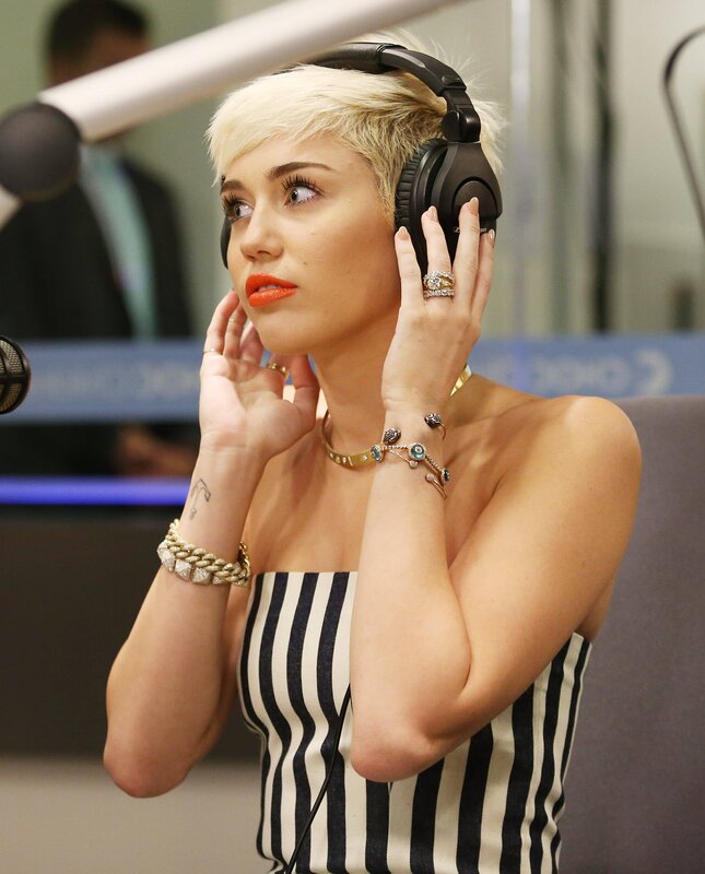 Miley Cyrus in studio