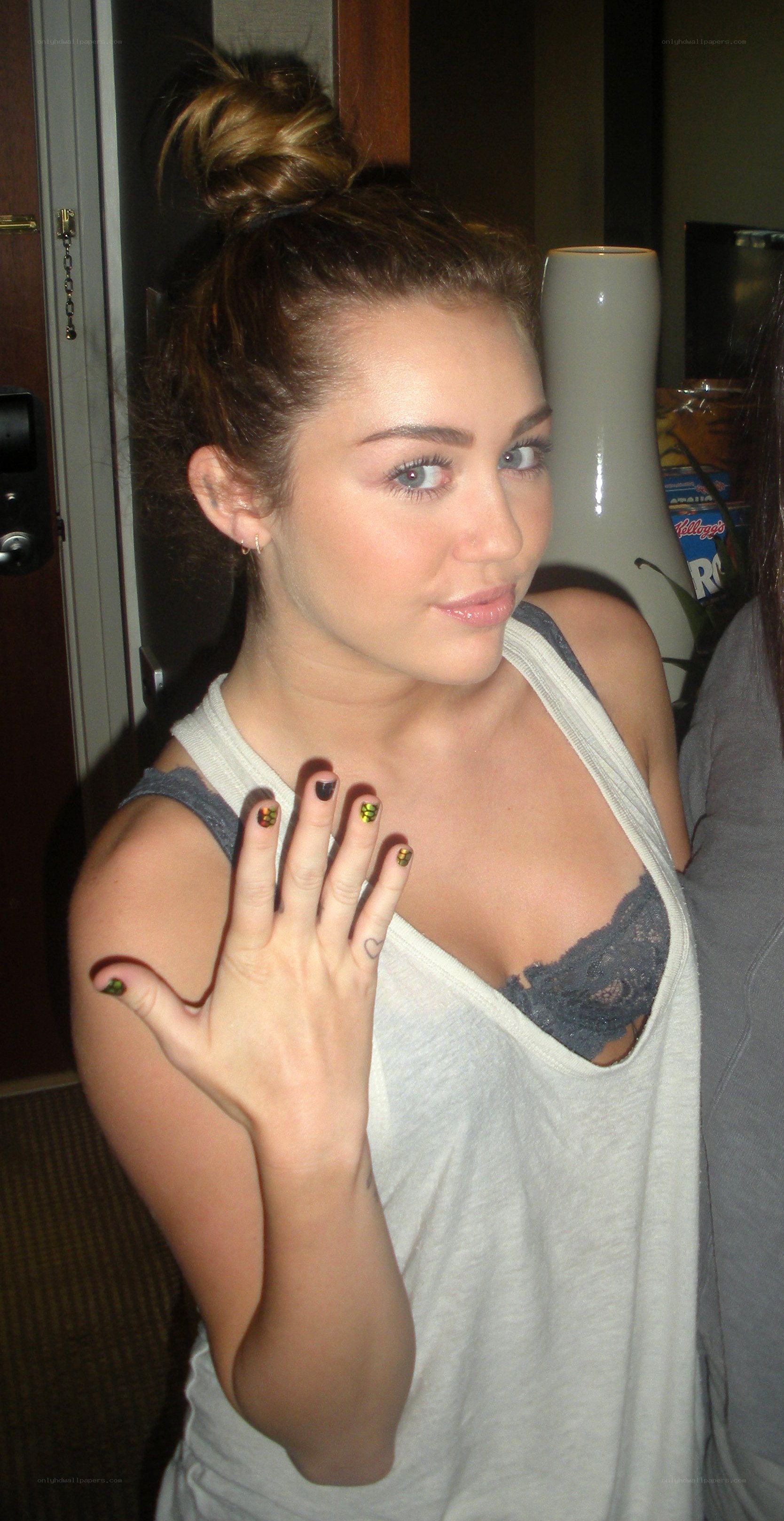 Miley Cyrus showing nails