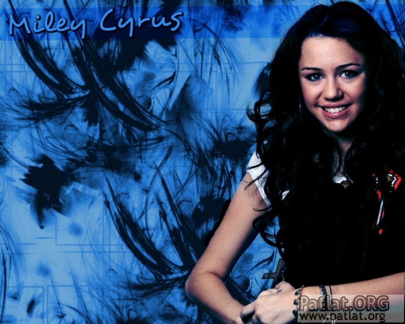 Miley Cyrus Smiling — Blue