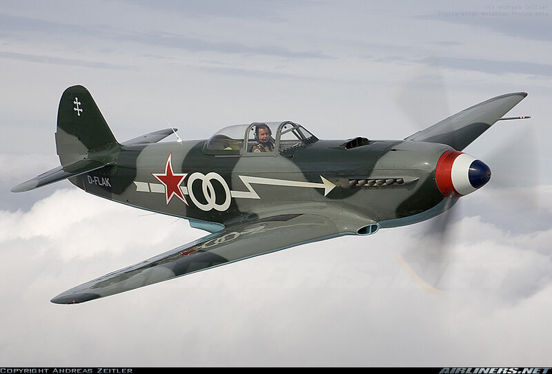 Military Aircraft in Flight — Gray, Dynamic
