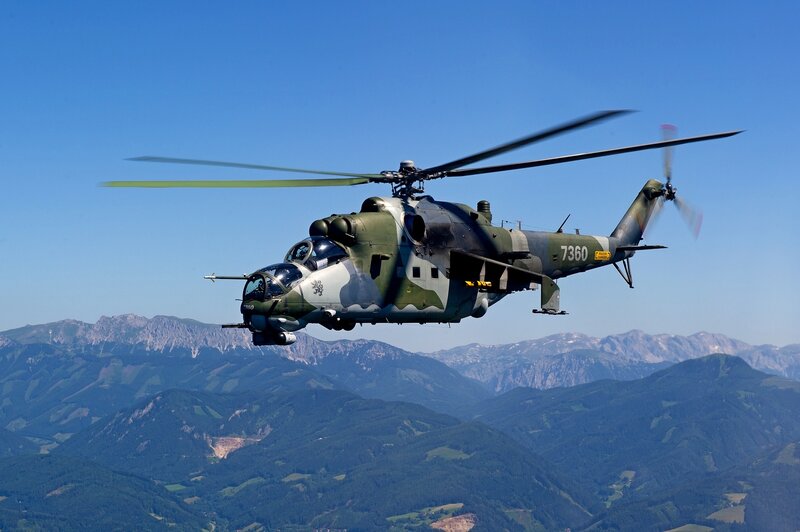 Military Helicopter — Green, Dynamic