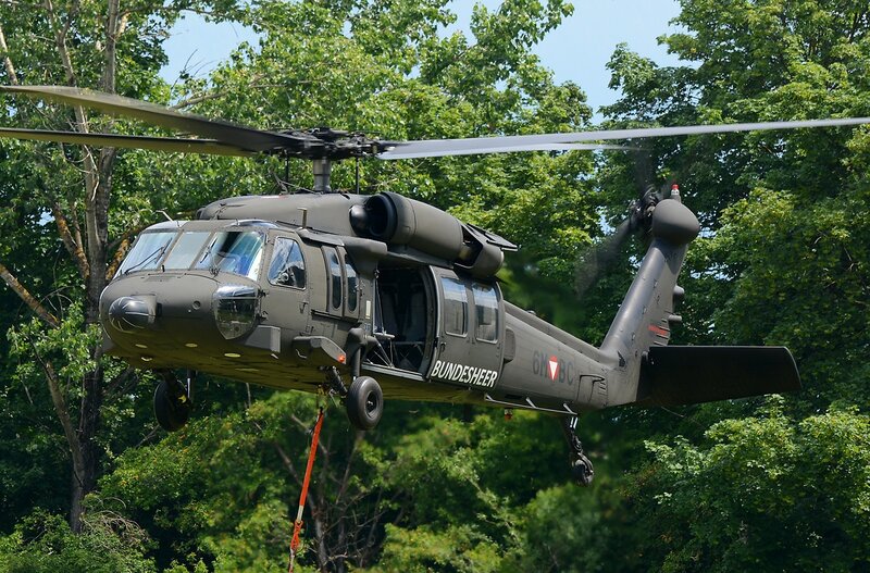 Military Helicopter in Flight — Green, Active