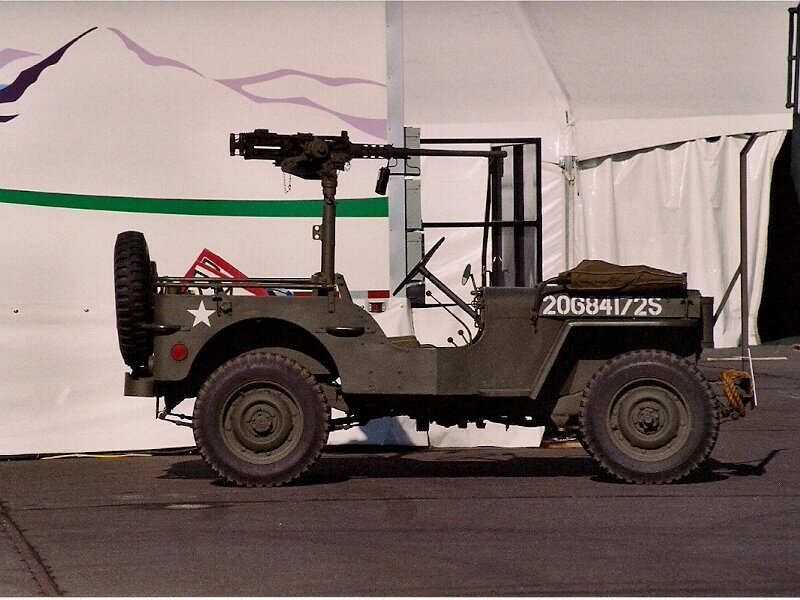 Military Jeep with Machine Gun — Green