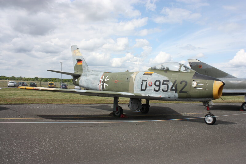 Military Jet Aircraft — Green, Calm