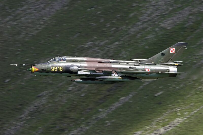 Military Jet in Flight — Green, Dynamic