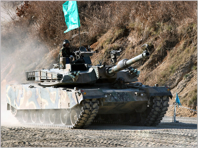 Military Tank on Dirt — Green
