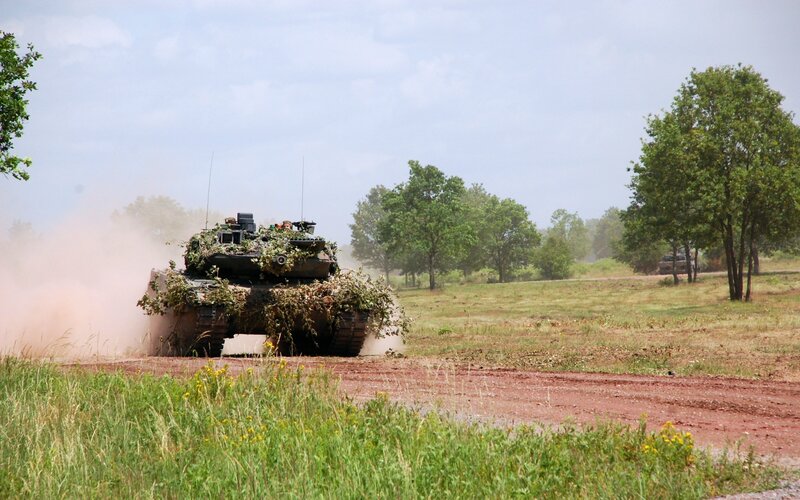 Military Tank on Field — Green, Active