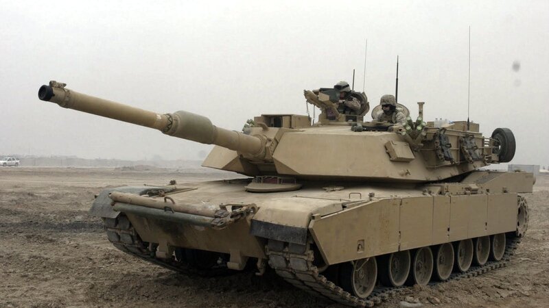 Military Tank with Crew — Tan