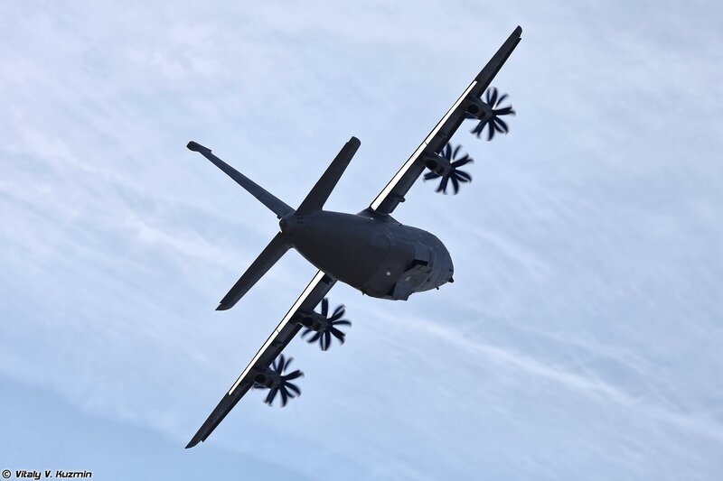 Military Transport Plane — Gray, Dynamic