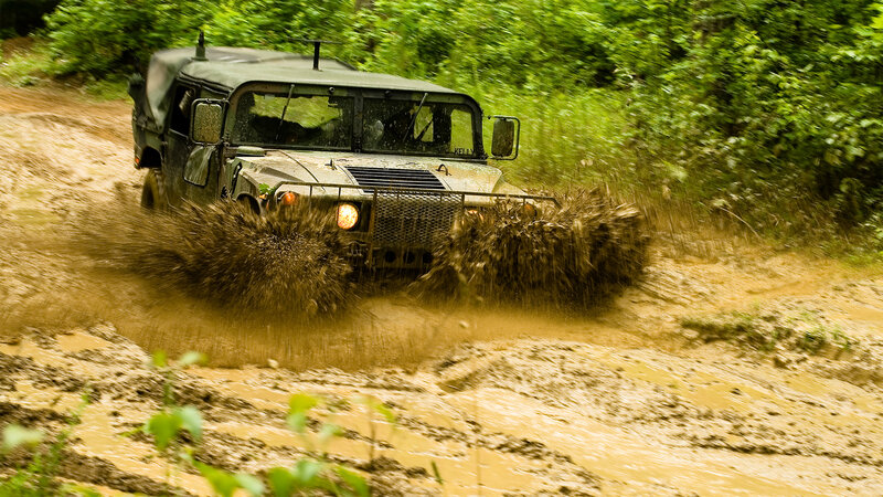 Military Vehicle in Mud — Green, Dynamic