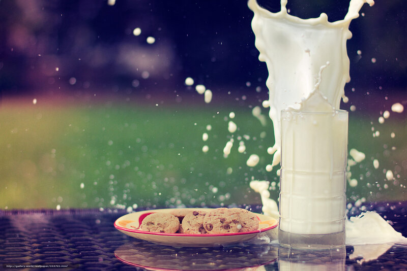 Milk Splash with Cookies — White, Dynamic