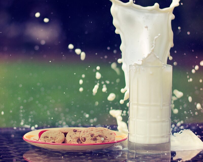 Milk Splash with Cookies — White