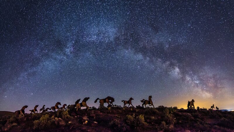 Milky Way over horse sculptures