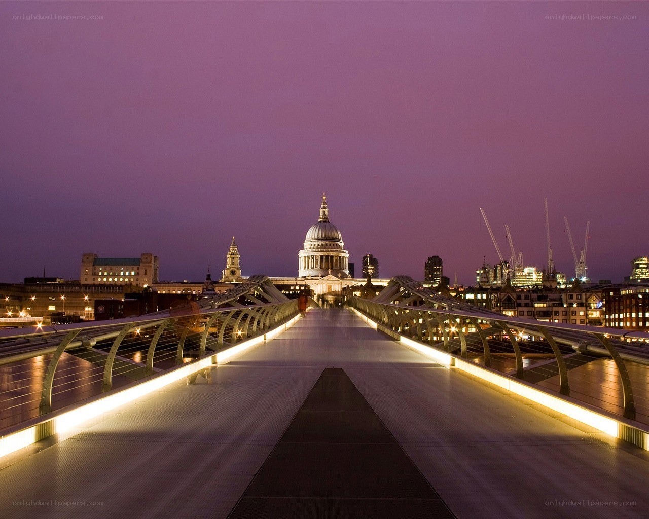 Millennium Bridge at dusk