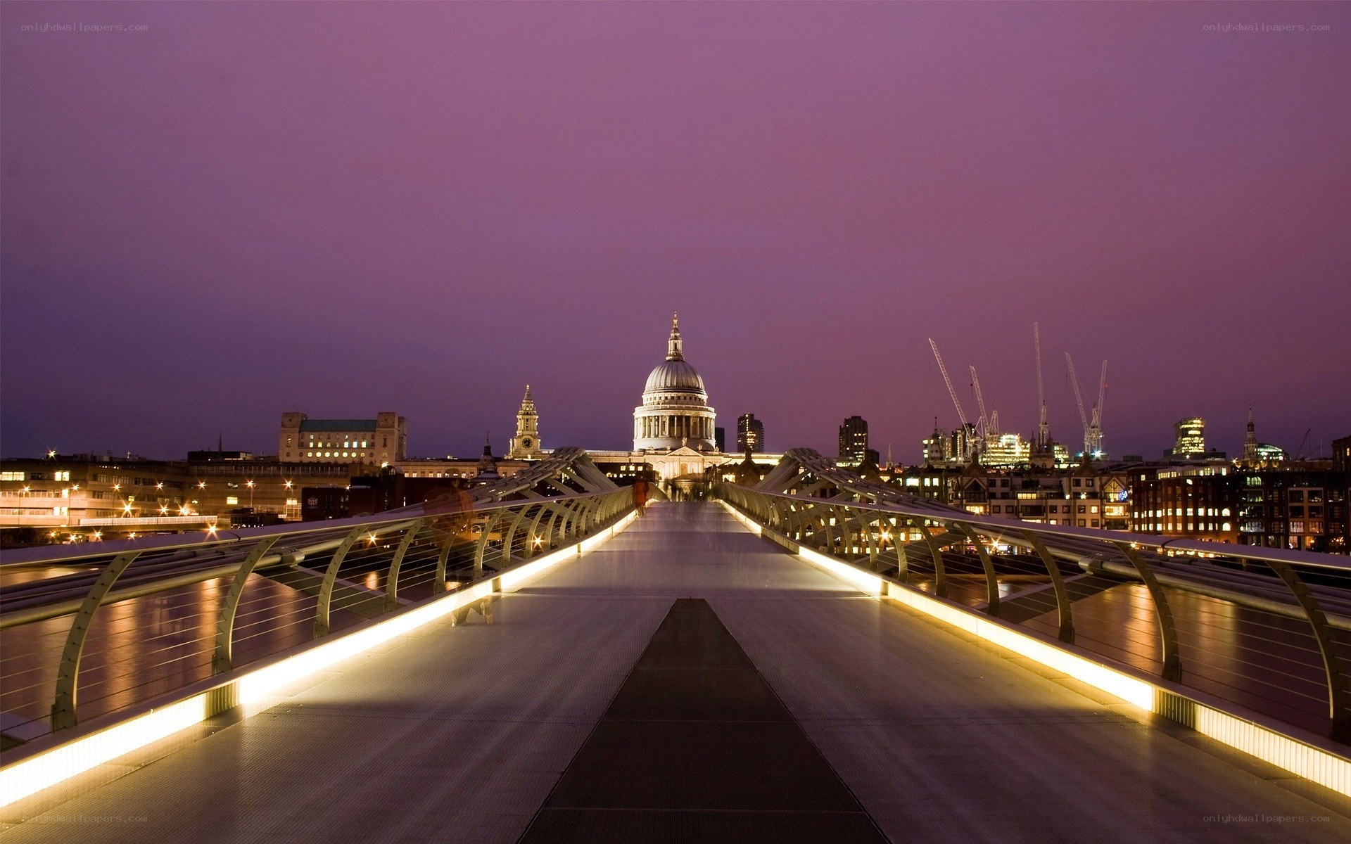 Millennium Bridge at dusk