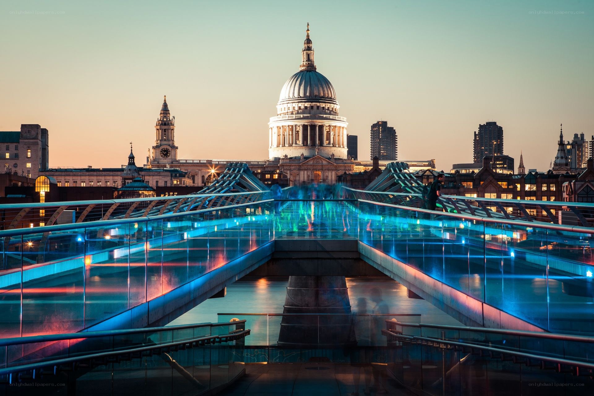 Millennium Bridge at dusk