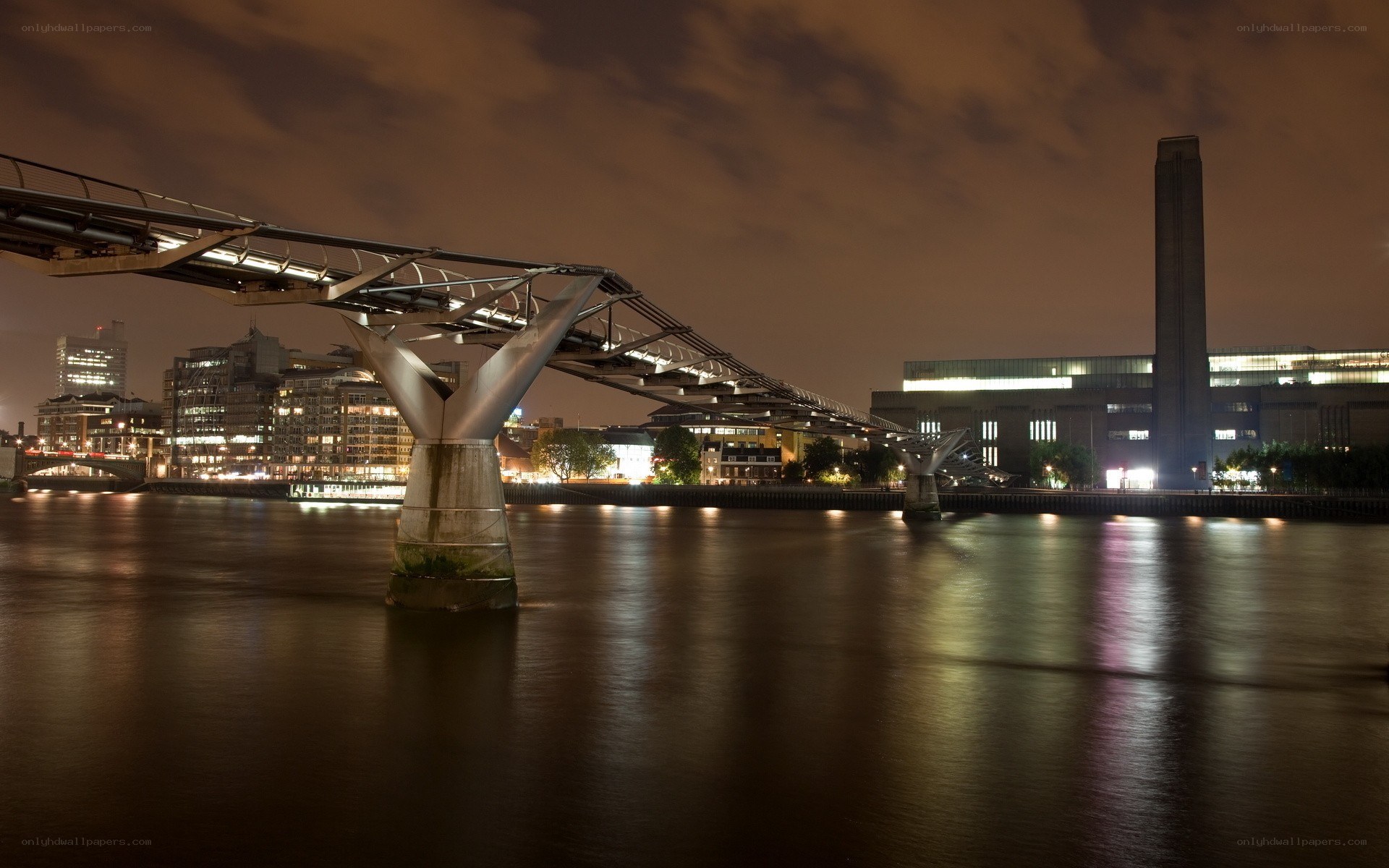 Millennium Bridge at night