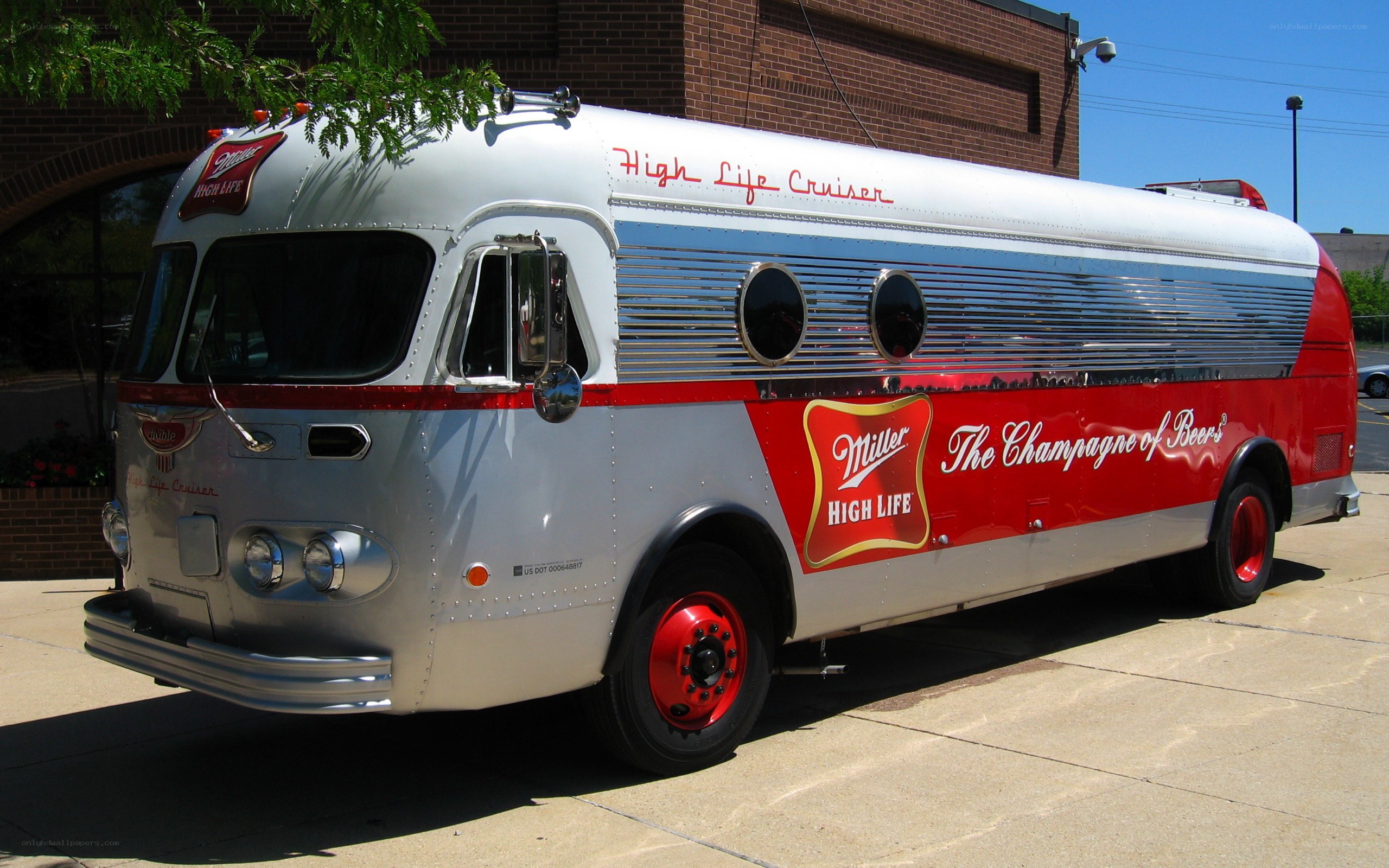 Miller High Life Cruiser bus