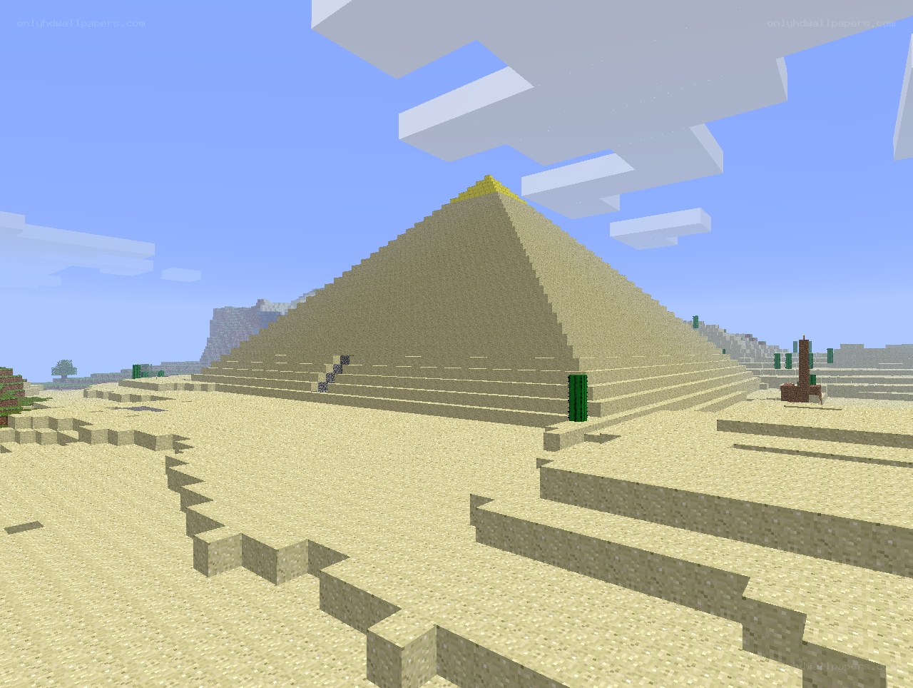 Minecraft pyramid in desert