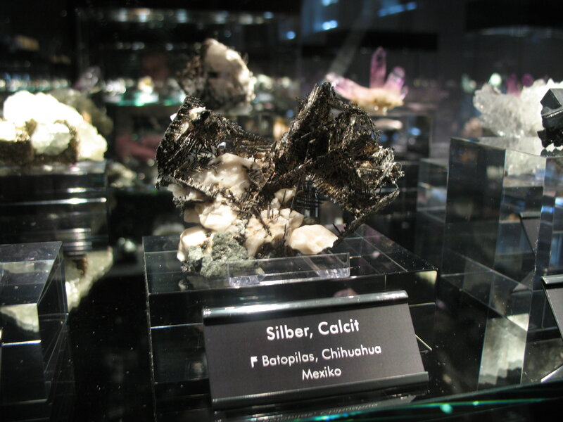 Mineral specimen display