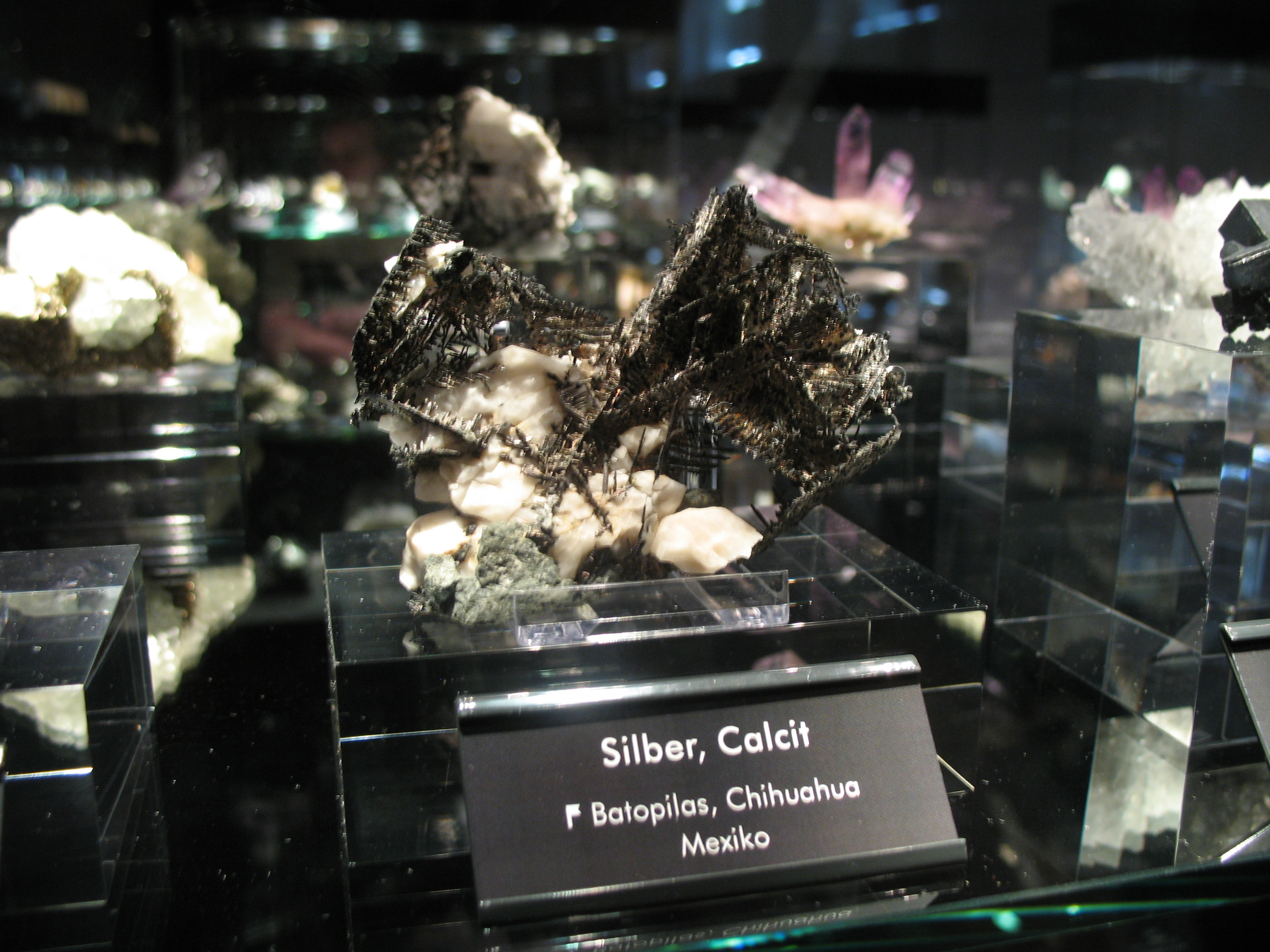 Mineral specimen display