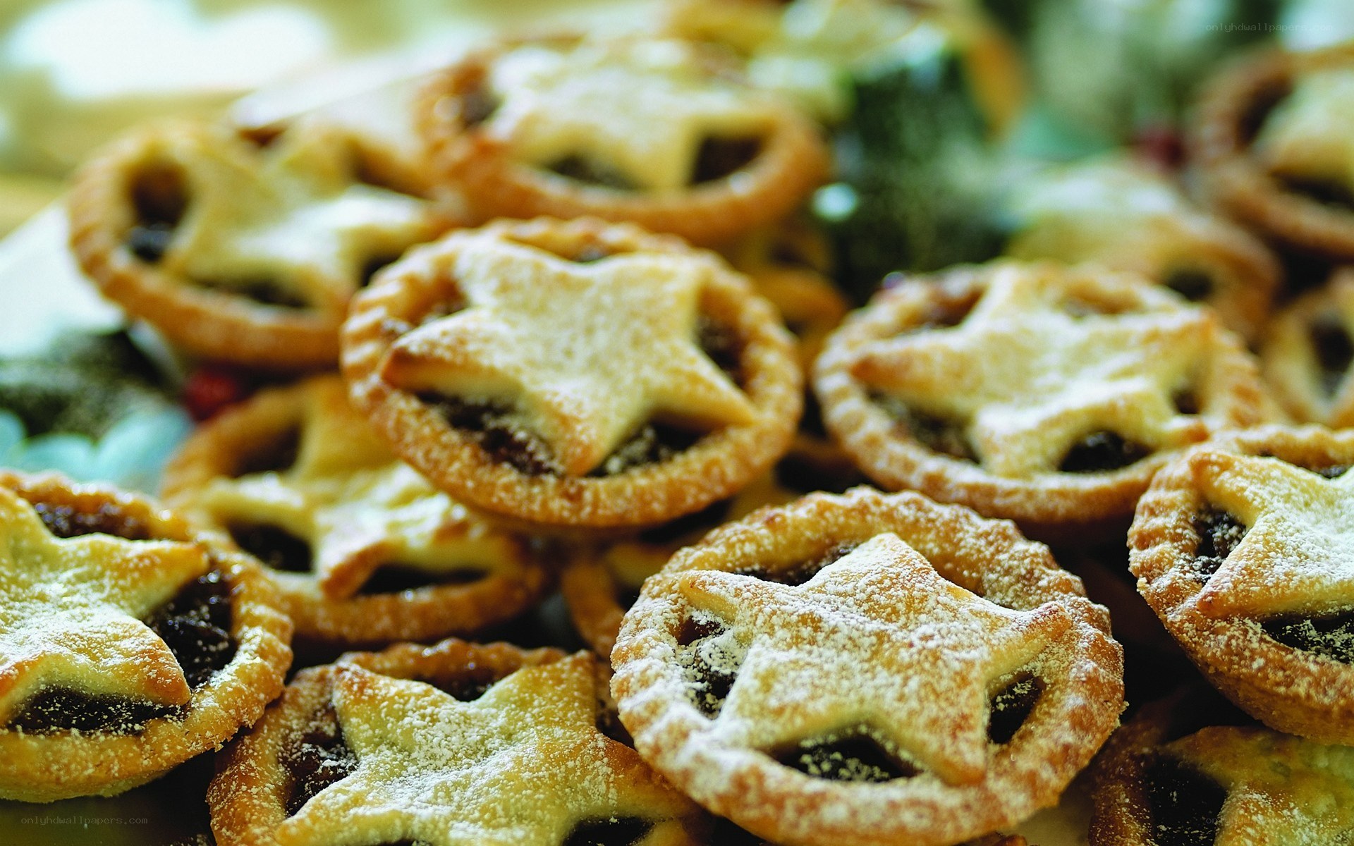 Mini fruit pies with star cutouts