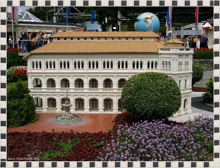 Miniature building model