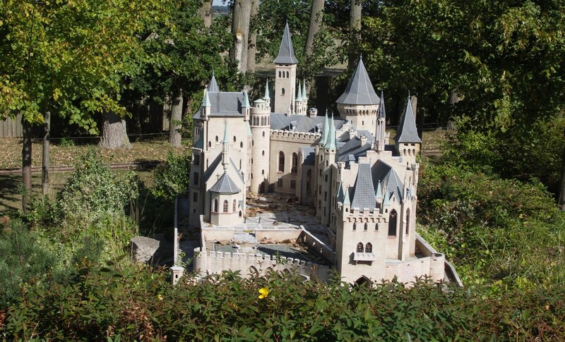 Miniature Castle Model — Green