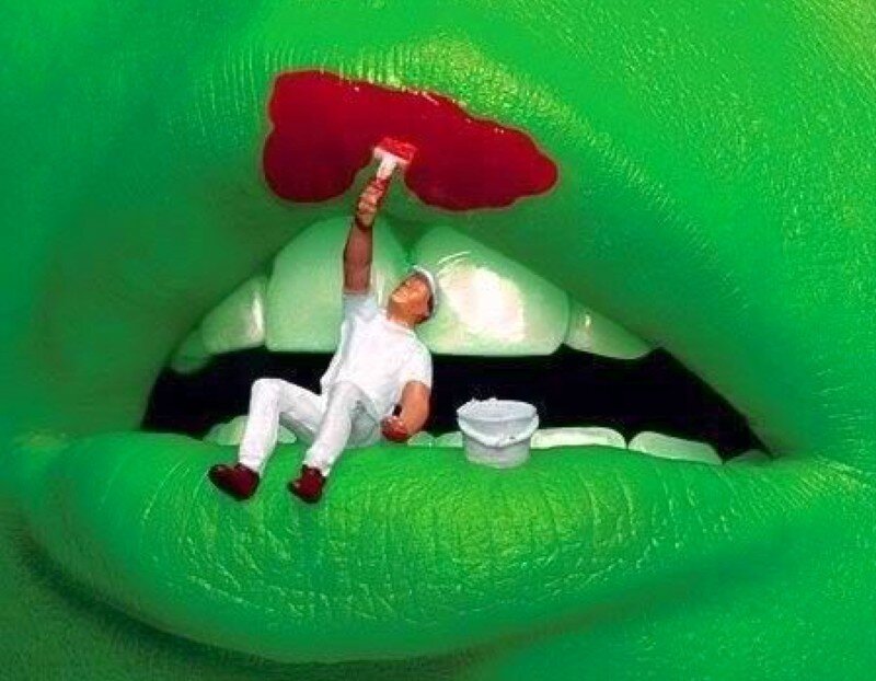 miniature painter on green lips
