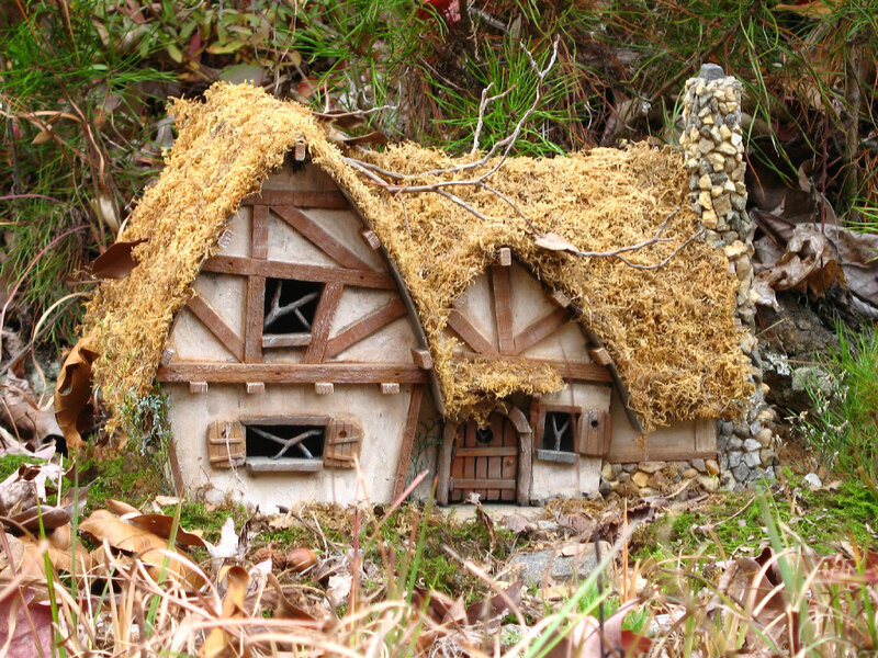 Miniature Thatched Cottage — Brown