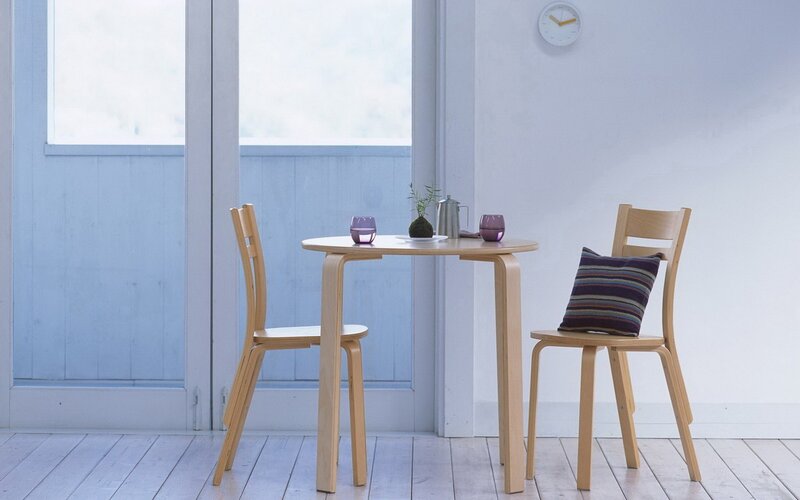Minimalist dining set by window
