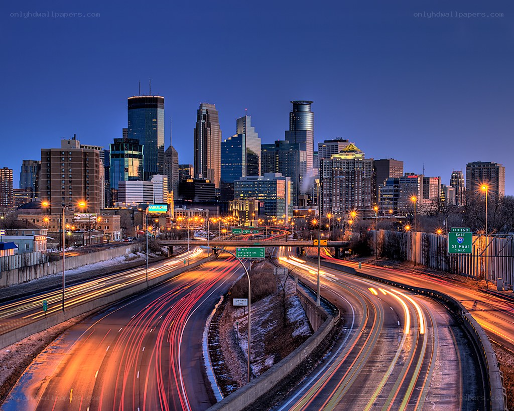 Minneapolis skyline at dusk