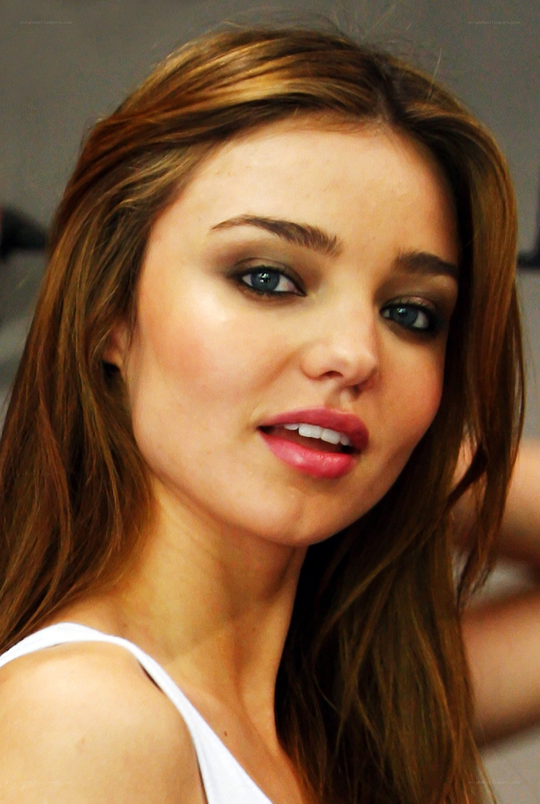 Miranda Kerr in white top