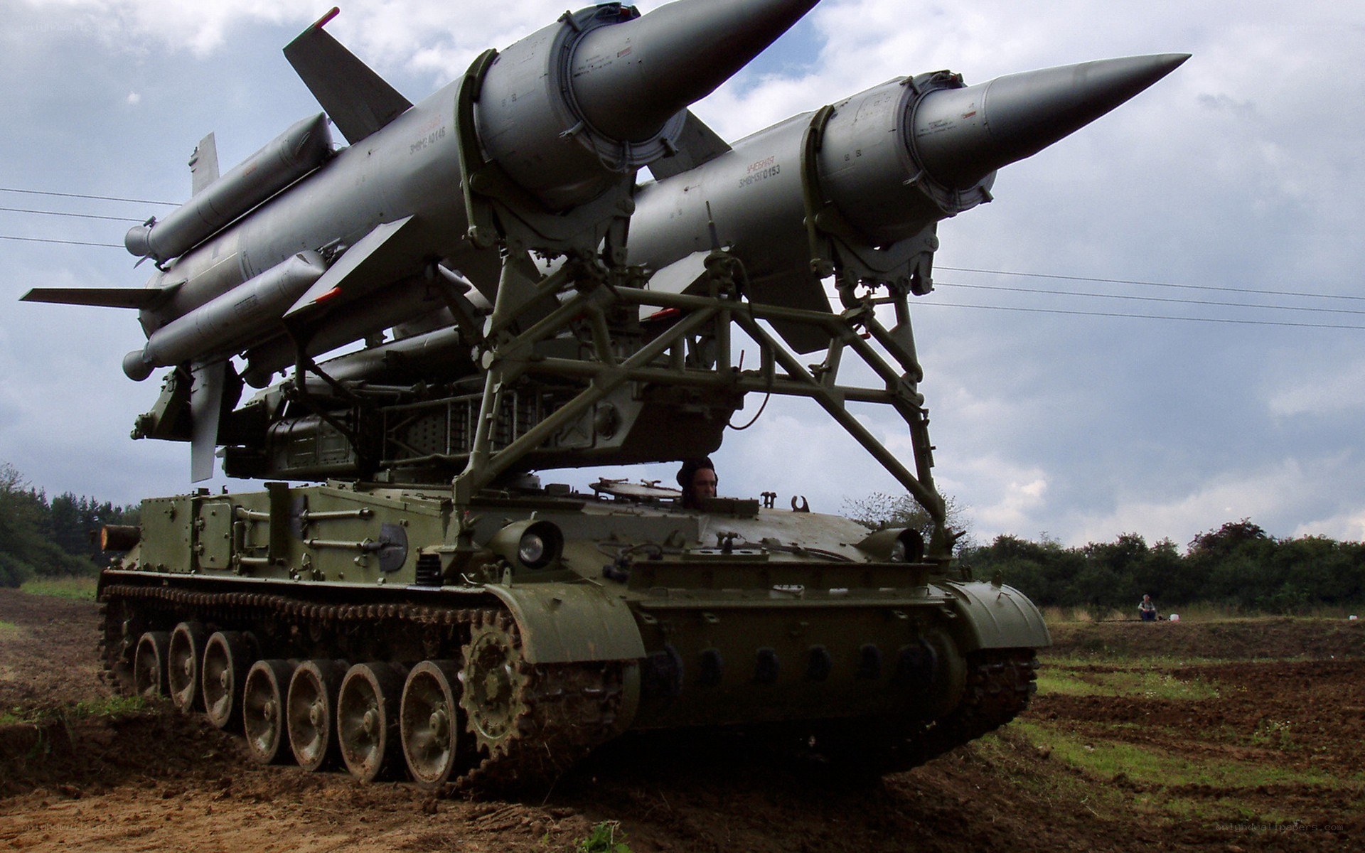 Missile launcher on tank chassis