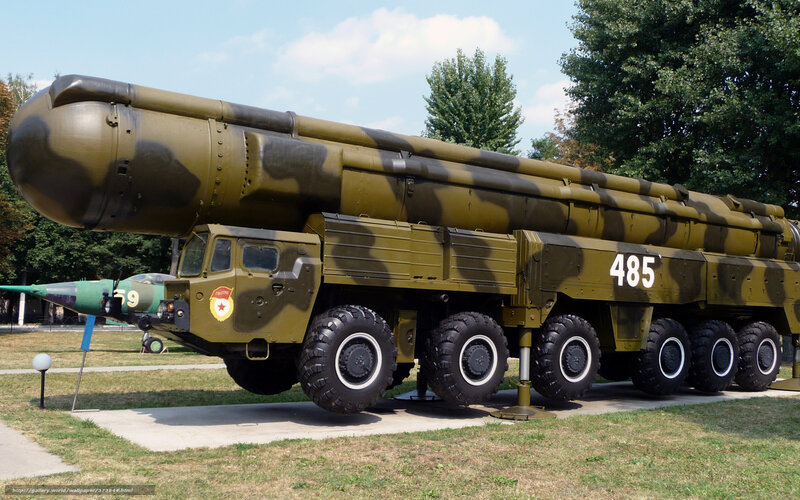 Missile Launcher Vehicle — Green, Outdoor