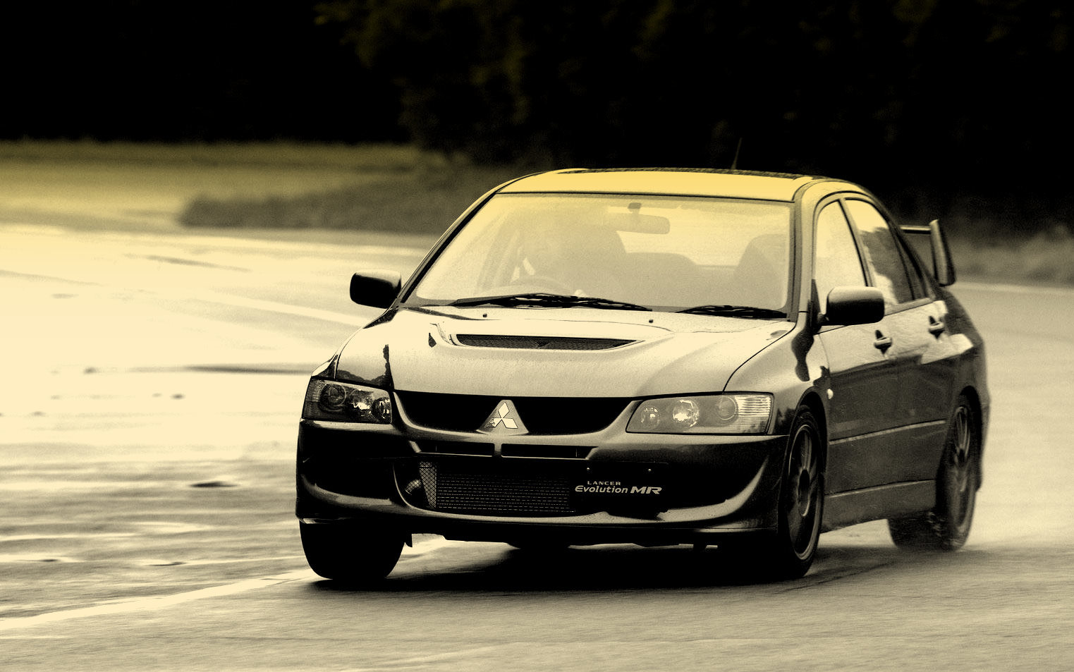 Mitsubishi Lancer Evolution MR on track
